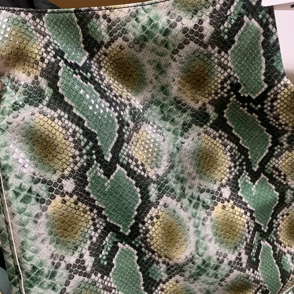 Ahdorned green snake skin crossbody - Picture 5 of 7